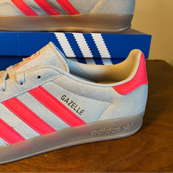 adidas Gazelle Women’s Sneakers in Cream with Pink Stripes - Picture 3 of 9